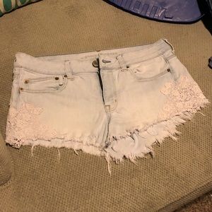 American Eagle light wash short shorts